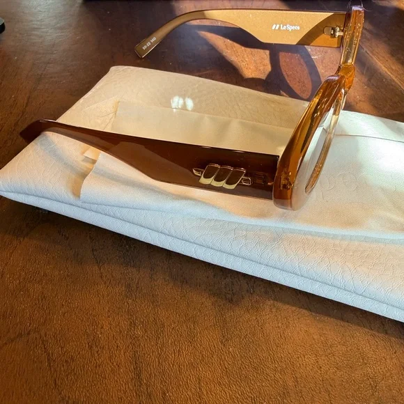 Le Specs Nouveau Brown Sunglasses - Picture 3 of 6
